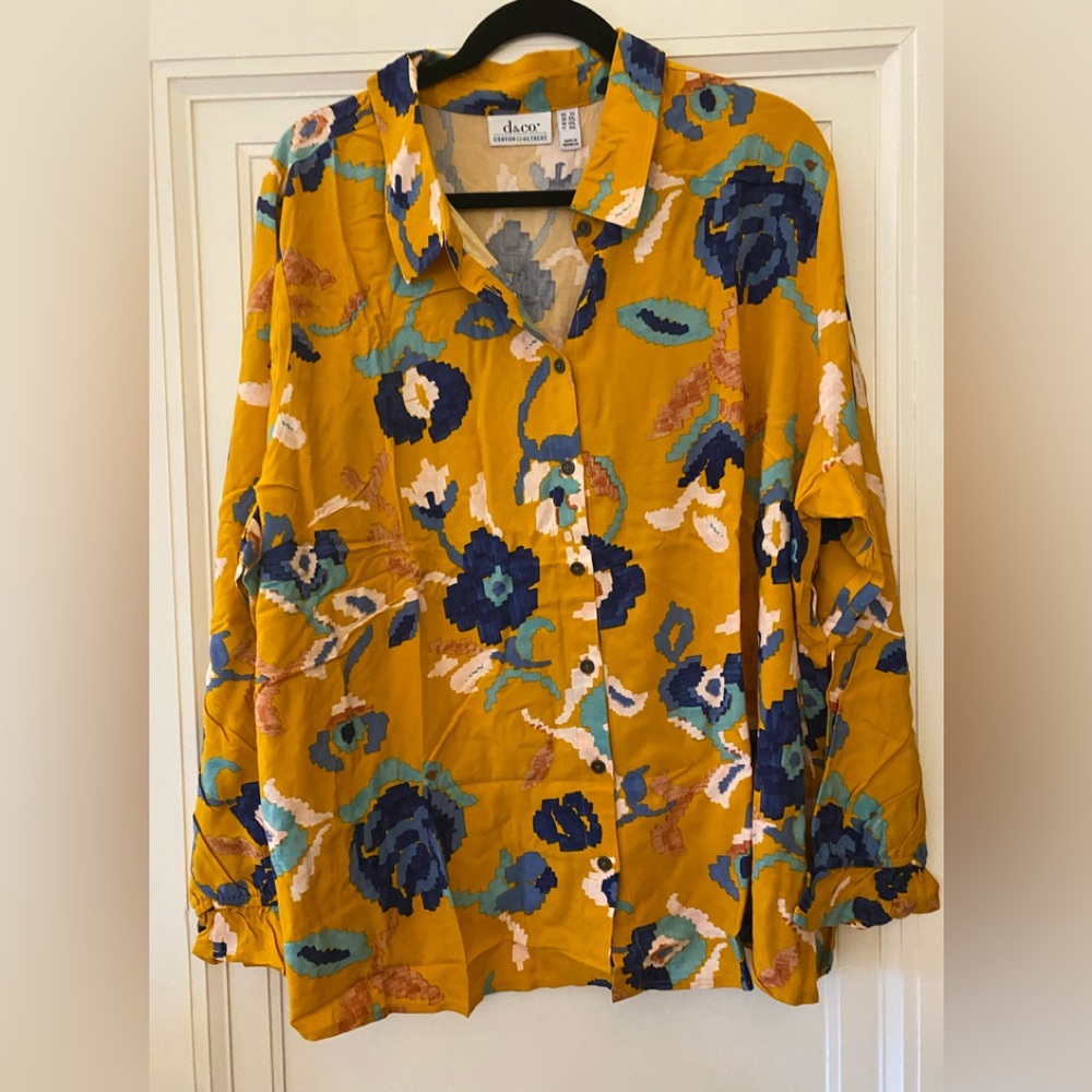 D & co brand long sleeve button up blouse. Pit to pit 27 . Size 2x